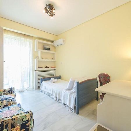Central 3BR Apartment Next to Panormou Metro! Atenas Exterior foto