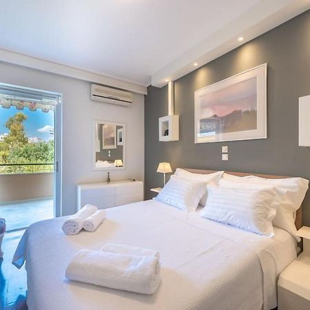 Central 3BR Apartment Next to Panormou Metro! Atenas Exterior foto