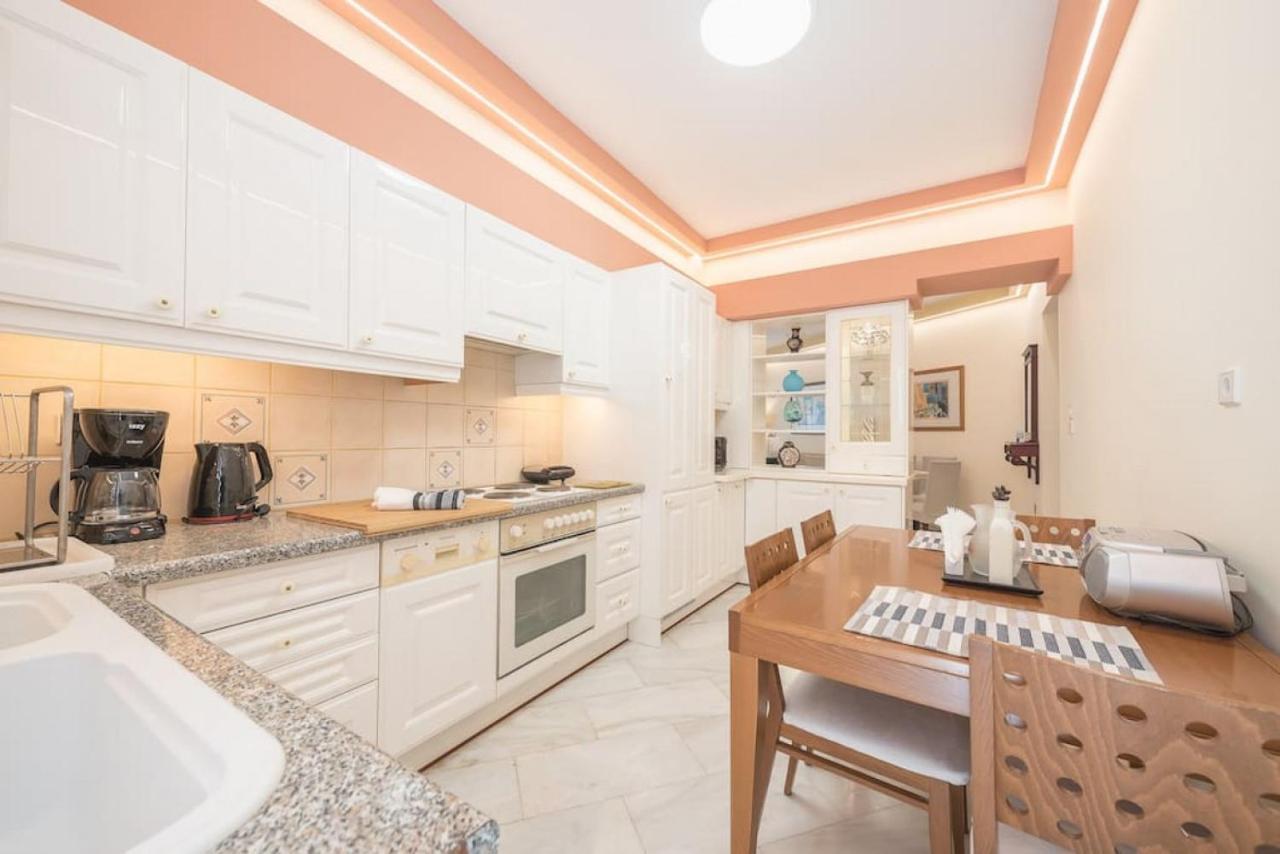 Central 3BR Apartment Next to Panormou Metro! Atenas Exterior foto