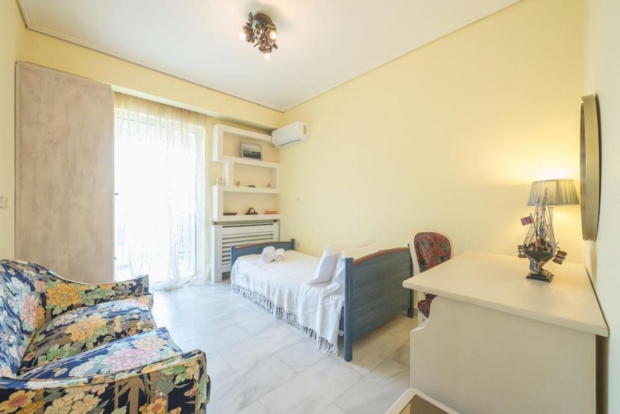 Central 3BR Apartment Next to Panormou Metro! Atenas Exterior foto