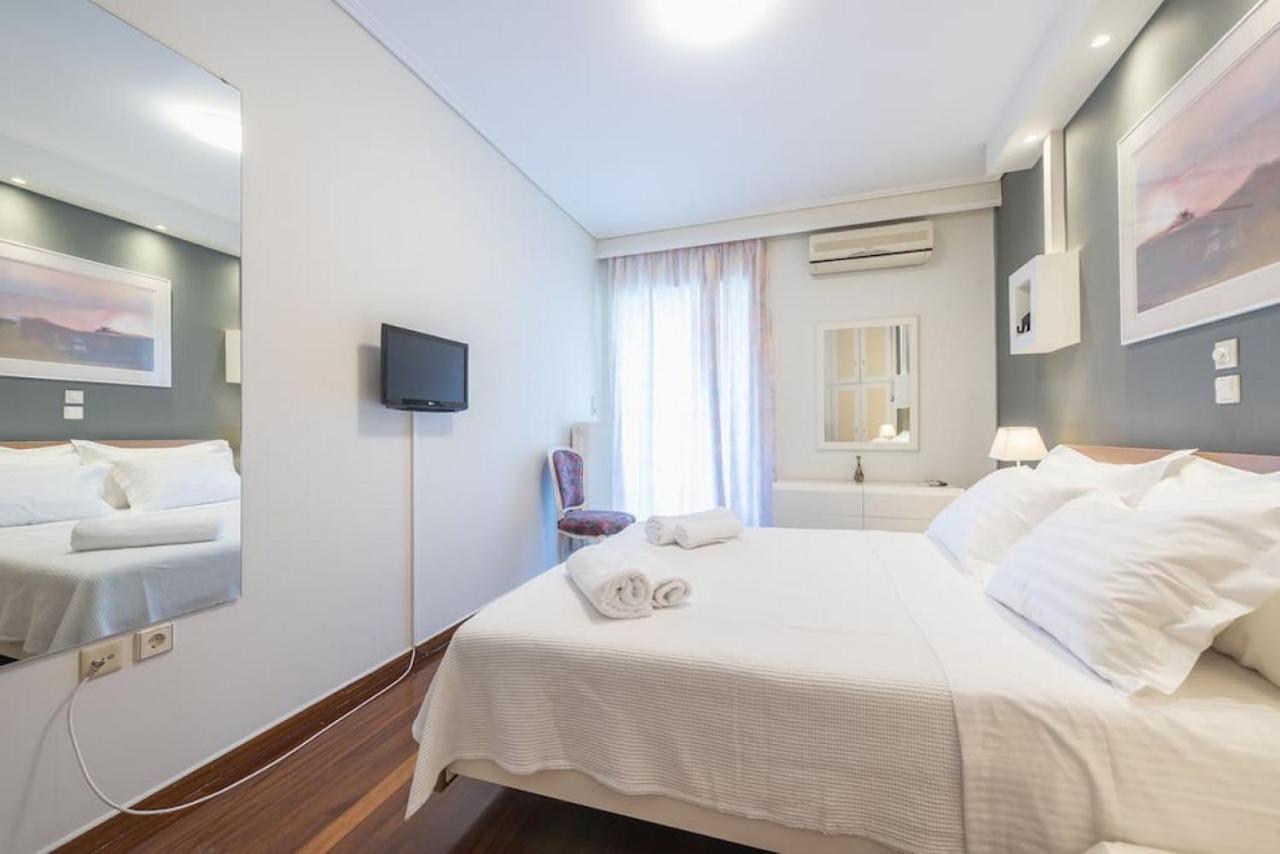 Central 3BR Apartment Next to Panormou Metro! Atenas Exterior foto