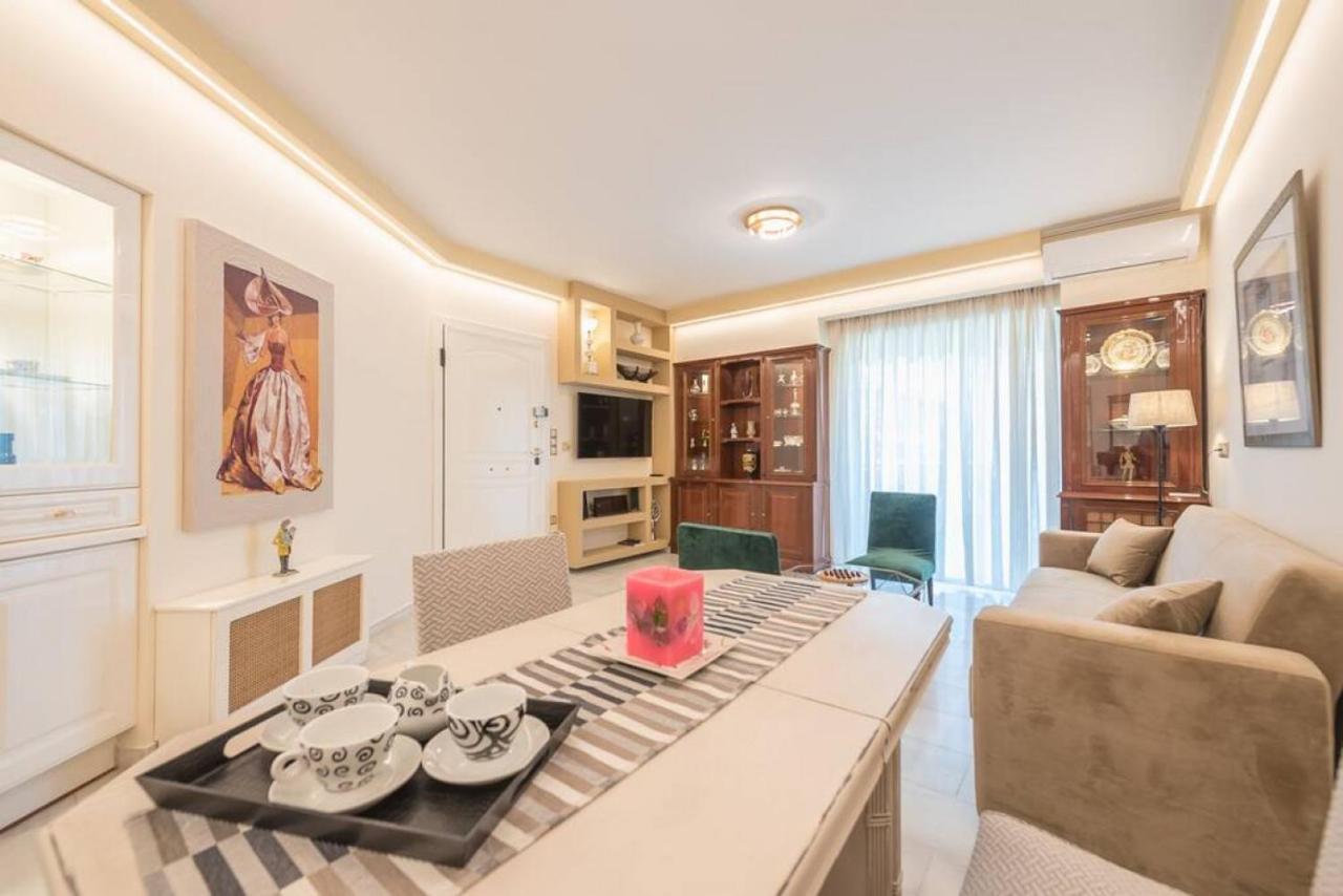 Central 3BR Apartment Next to Panormou Metro! Atenas Exterior foto