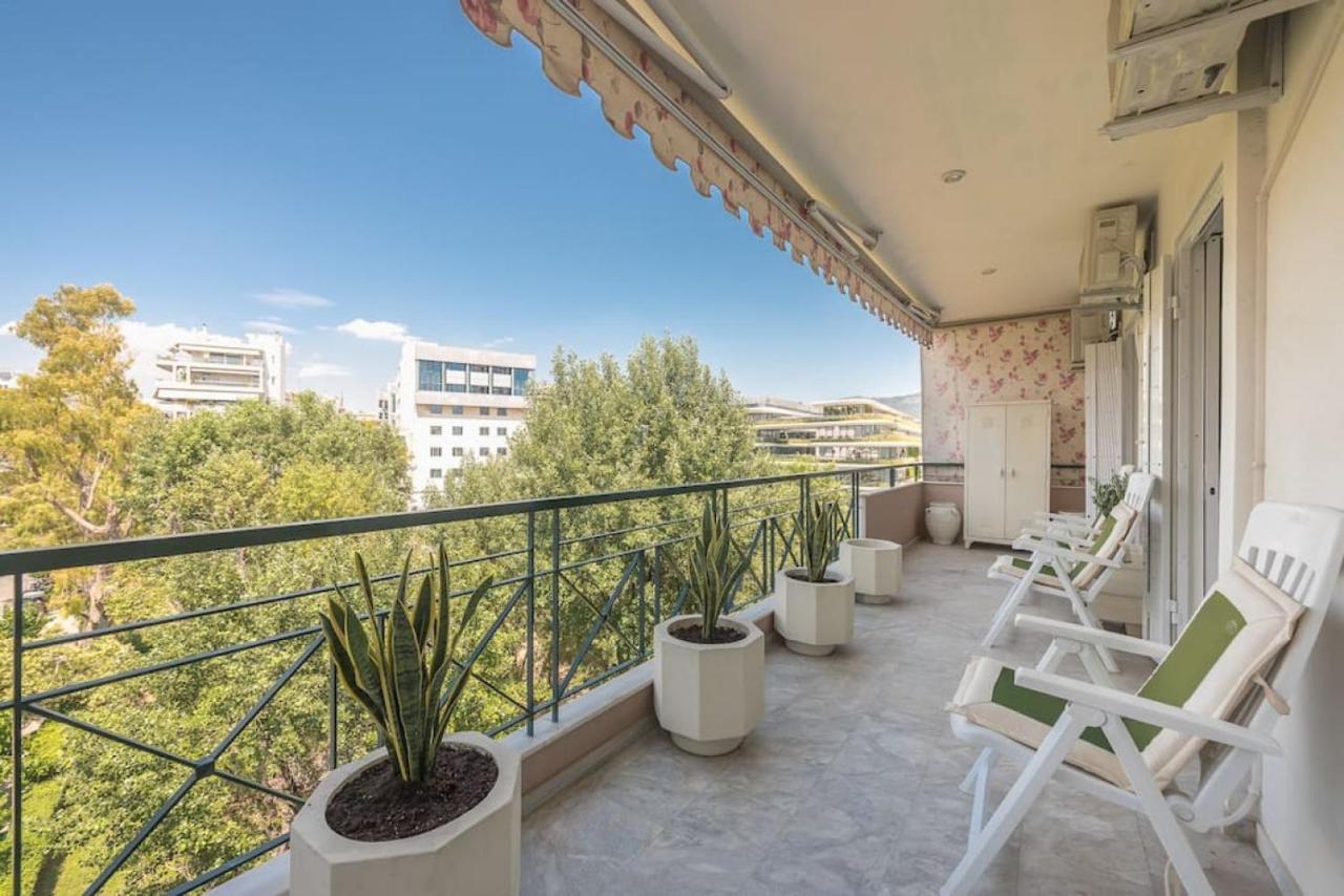 Central 3BR Apartment Next to Panormou Metro! Atenas Exterior foto